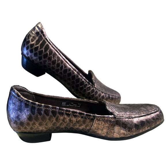 Clarks Cushion Loafer Women 7 Patent Leather Alligator Look Brown-Goldish Color - Picture 2 of 7